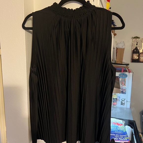H&M/ Blouse/ Medium/ Black - Picture 1 of 2